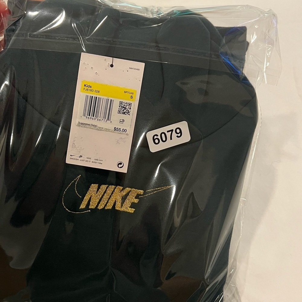 Nike | SPORTSWEAR CLUB FLEECE | GIRLS | SMALL | NWT | 2 sweatshirts included - Picture 14 of 14
